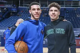 球哥兄弟俩NBA首次相遇！三球看起来上限更高图片