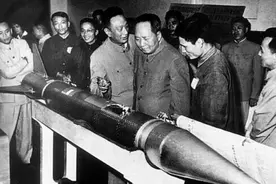 赫鲁晓夫不和不战欲何如？毛泽东看透其阴谋，作诗批其言行不一致图片