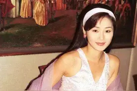 香港第一美腿万绮雯曝美照，49岁逆龄颜值，闪婚被宠20年无子图片