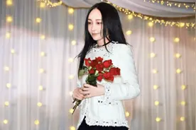 姚笛老公深夜与美女约会，两人手挽手亲密互动，疑似出轨？图片
