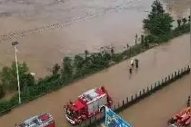 应急管理部调派1800名消防指战员增援河南防汛抢险救灾图片
