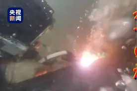 第一视角！海军潜水员夜间训练水下电焊图片