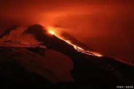 6600万年前，陨石撞击地球使恐龙灭绝，火山喷发支持了生物的繁荣图片
