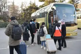 河北大学紧急放假让学生离校，网友：石家庄的孩子能回到家吗？图片