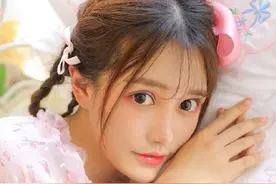 粉嫩双麻花辫萝莉蕾丝热裤迷人写真图片