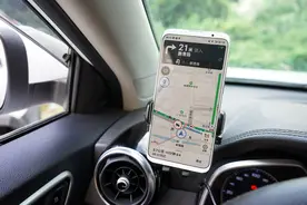 一直不用车里的导航，这款神器帮大忙，iOttie One Touch 5再升级图片