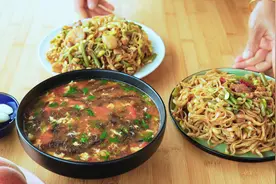 老厨师教你做家常菜，焖面配蛋花汤，河南地方特色美食绵软鲜香图片