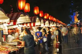五象新区终于有夜生活了，虽然这酒吧不大正经图片