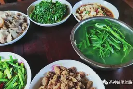 腾冲芒棒美食篇——苤菜蘸杨梅图片