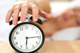睡眠不好免疫力下降！自测睡眠健康，放下手机，用心找回甜梦乡图片
