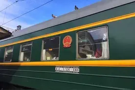中国最贵的一趟火车，票价5604元，全程7692公里，途经三国！图片