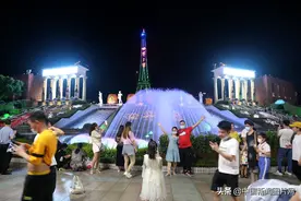 广东深圳：“世界之窗”夜游升温图片