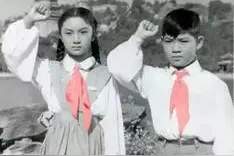 佩戴红领巾的日子图片