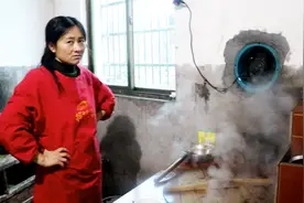 农村人真会省钱，400元安装的抽油烟机比4000元的都耐用，真划算视频封面