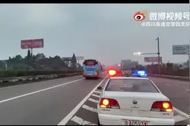 最新路况！雅康高速康定收费站拥堵，成雅高速雅安段车流量大图片