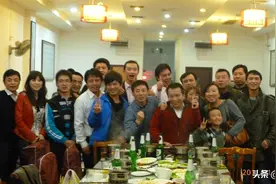 初中同学聚会，2人踩着黄包车参加，没一人欢迎图片
