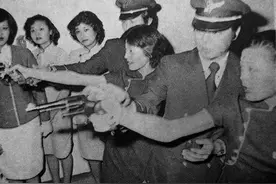 从妇女典范到骂街泼妇，台湾空姐“堕落”史图片