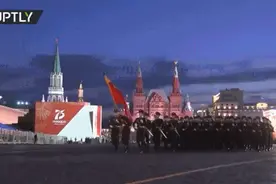红场阅兵彩排，解放军现场唱《喀秋莎》图片