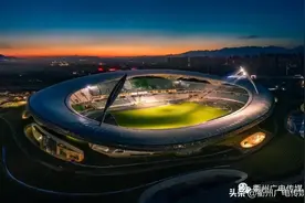 亮了！3万座的体育场闪亮登场~图片