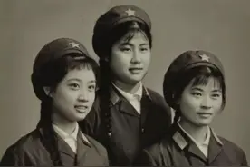 这位美丽女兵，毛主席为她写下一首诗，传遍了大江南北图片