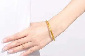 30岁的女人适合戴哪种黄金手镯？保值首饰首选黄金图片