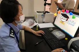 晋江：考前身份证过期咋办？警方绿色通道，临时身份证当场办结图片