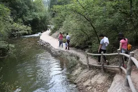 宁夏：高原绿岛六盘山图片