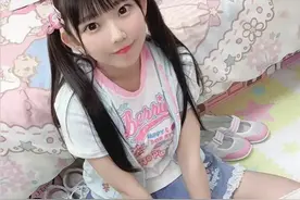 “女童有必要穿裤袜吗”，缩小版的成人衣物，是孩子早熟的催化剂图片