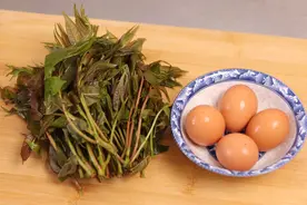春天记得多吃香椿，加4个鸡蛋一搅，营养美味，吃过就忘不了图片