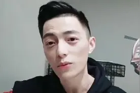 游戏网红智勋被封！女陪玩发的照片突破斗鱼底线，事后表示道歉图片