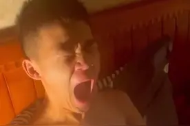 浙江一男孩熬夜玩手机，父亲带他体验“人间真实”，儿子泪目认错图片