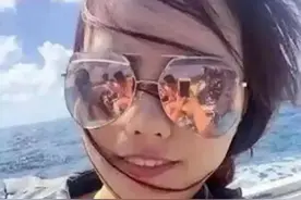 妹子草率了，镜片里的反光早就被大伙看的清清楚楚，不觉得尴尬吗图片