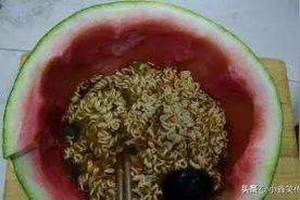 爆笑段子：小姨子也没反抗，我立即猛亲一口，随即脑后被猛拍图片