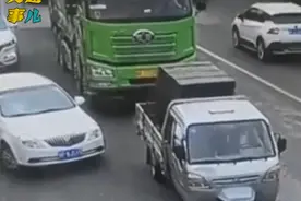 一组动图警示你：规矩开车莫插队，强行加塞儿遭人厌！图片