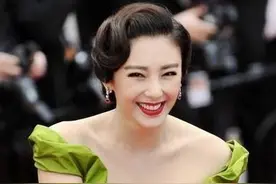 豪爽女神张雨绮：洒脱，性感，活的潇洒图片