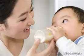 早晨让宝宝“先喝奶”，还是“先吃饭”？医生：顺序不对伤肠伤胃图片