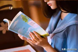 水手服美女图书馆治愈系写真图片