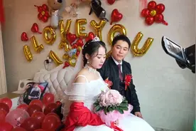 新婚当天，新娘敬茶要8万改口费，婆婆：“你回娘家吧”图片