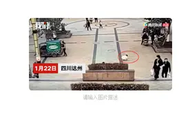 “熊孩子”将鞭炮丢入下水道，导致一排井盖被炸飞图片
