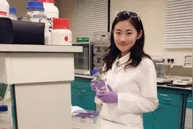 何碧玉14岁750分考上清华，定居美国，记者问她何时回国，遭婉拒图片