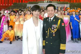七一晚会幕后趣事：张艺兴黏着黄渤不撒手，刘诗诗宋茜亲密挽手图片