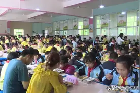 盐亭农村义务教育学生免费营养午餐全覆盖图片