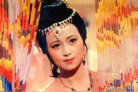 贾宝玉神游太虚境，为何要娶秦可卿？这番云雨情，是他堕落的开始图片