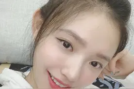 女生别总想着去纹眉了！僵硬又老气，看看林允的野生眉，特别好看图片