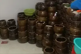 福建大叔用沙子做菜，200多元一锅1天只卖40锅，不提前预约吃不上图片