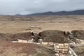 保家卫国女人拿起武器：亚美尼亚女兵进入战场，大批女兵发动冲锋图片