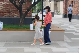 杜江二胎女儿疑曝光，身高快赶上霍思燕肩膀，曾屡次被拍从未公开图片