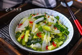 快入夏了，凉拌菜吃起来，教你凉皮更好吃的做法，吃一次念念不忘图片