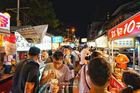摆摊合法化，“全民摆摊”热潮已起，那夜市摆摊到底是好是坏呢？图片