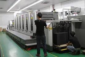 印刷厂开出8000工资，两个月招不到一个人 来一个没几天就要辞工图片